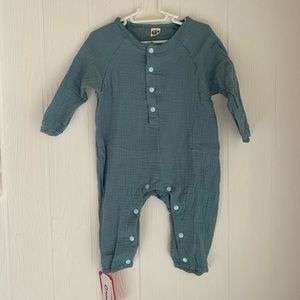 Adorable Muslin long sleeved Romper NWT